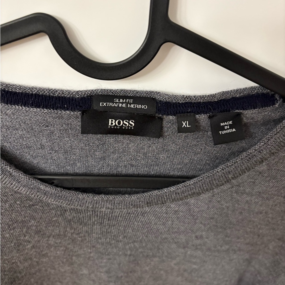 Hugo Boss slim fit Extrafine Merino XL Like New.